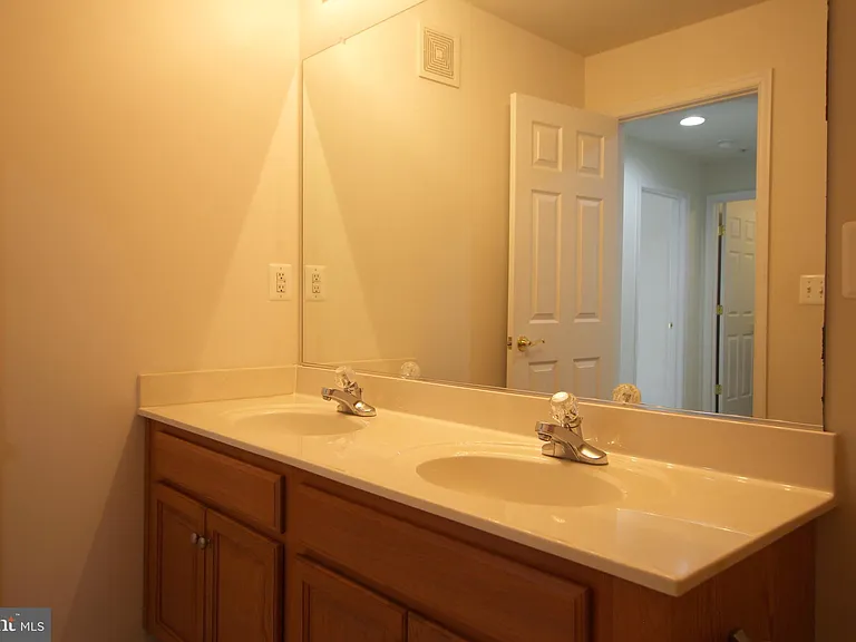 2415 Rainswood Ln — Photo 22