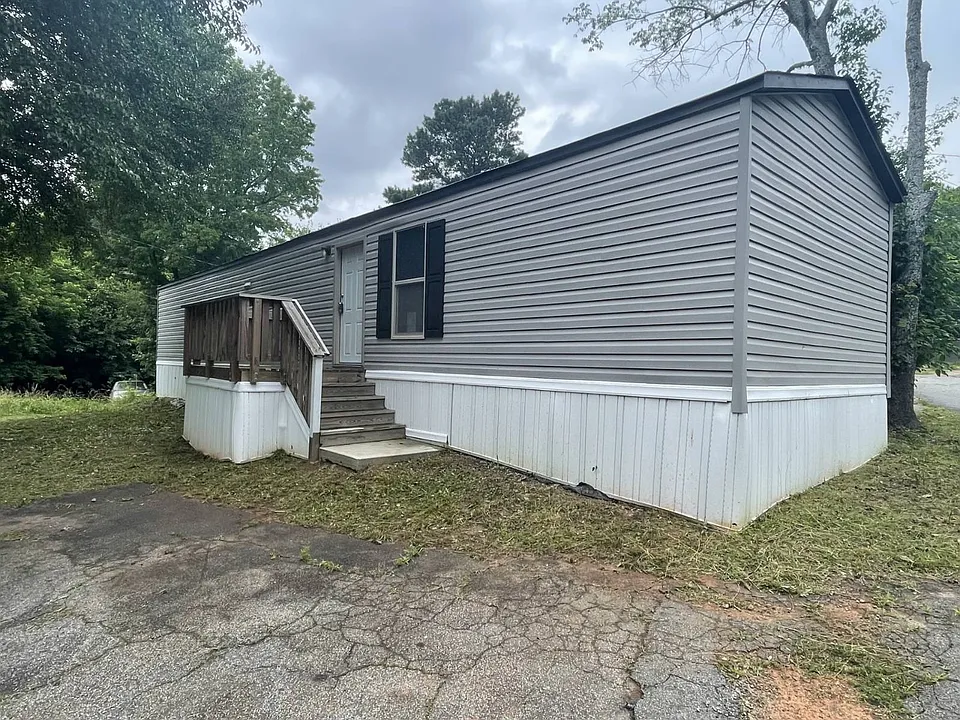 220 Clay Dr SE #11