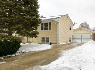 379 E Lincoln Ave, Glendale Heights, IL 60139