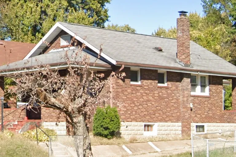 2409 Shannon Ave — Photo 2
