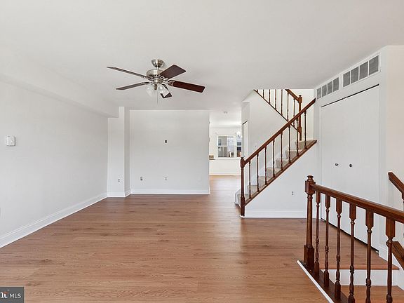 4th image of 39 Badger Gate Ct