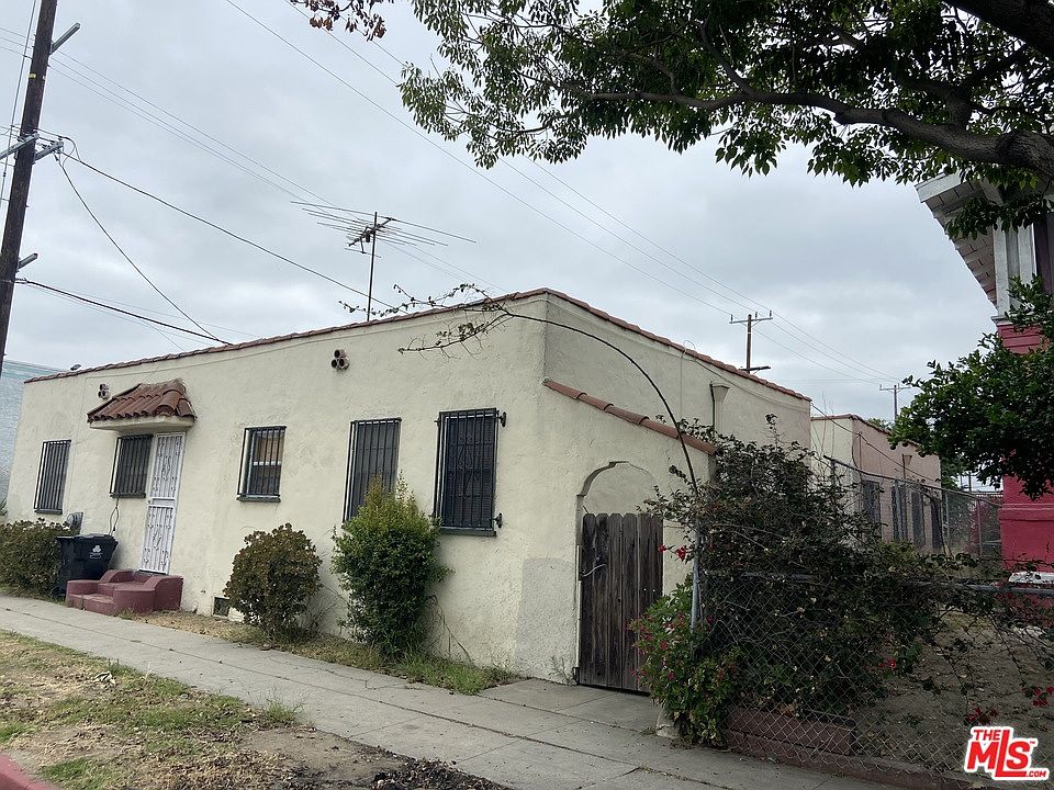 1st image of 316 W 39th St