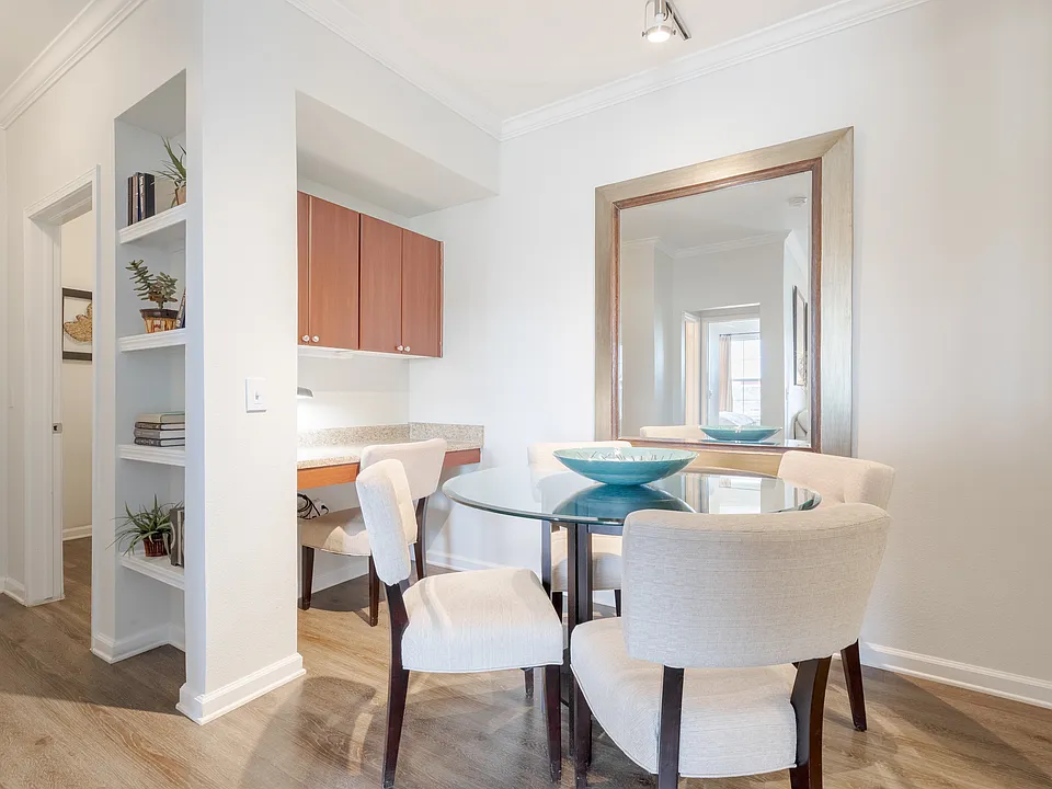 Built in Desks & Bookshelves *
