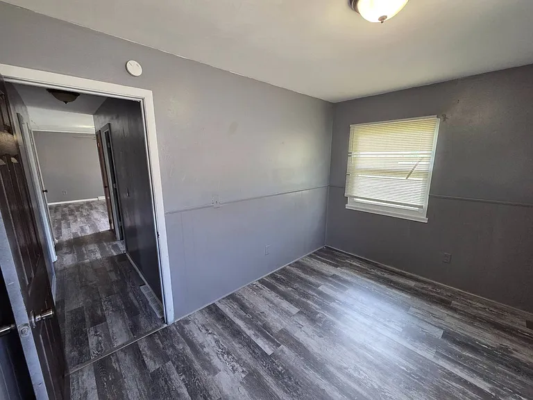 2401 Eastlawn St — Photo 7