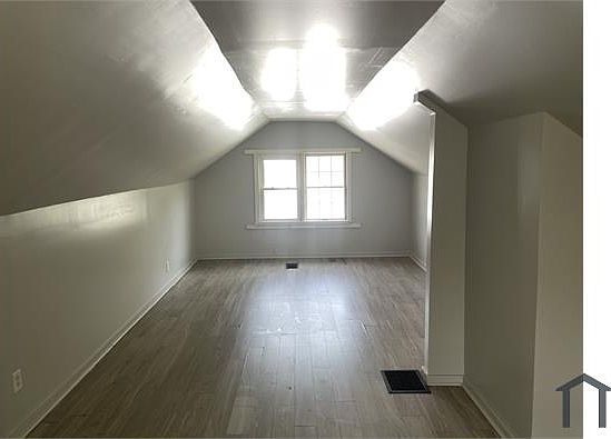 4th image of 219 N 39th St