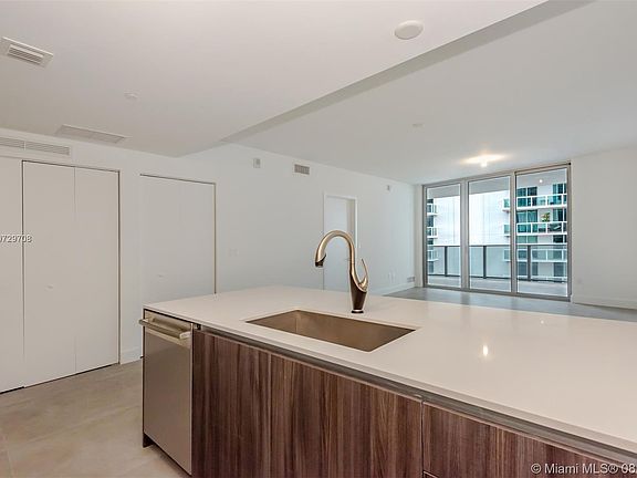 4th image of 488 NE 18th St Unit 1507