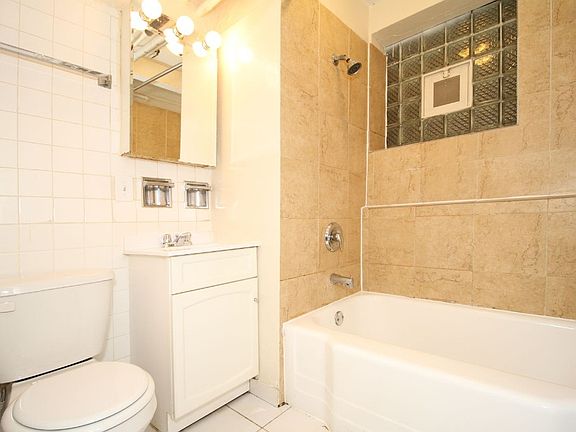 5th image of 2878-2900 N Clark St #2900-G