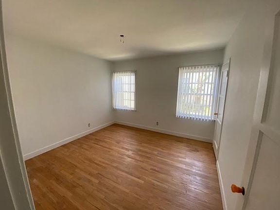 2nd image of 1519 Wellesley Ave #1519