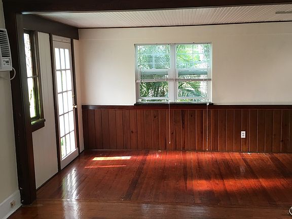 4th image of 136 20th Ave SE
