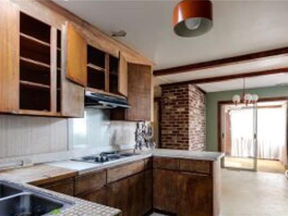 5th image of 1207 Amesbury Ln