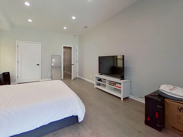 630 N State St #3N — Photo 5