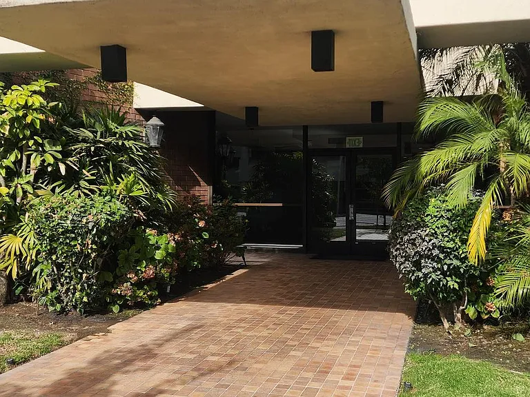 4477 Wilshire Blvd #310 — Photo 25