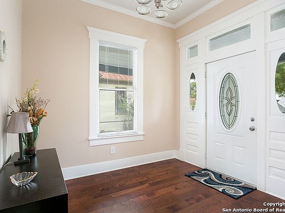 5th image of 221 Carolina St