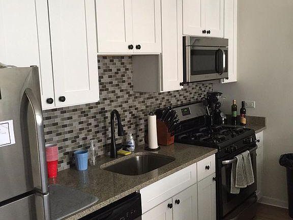 3rd image of 937 W Armitage Ave