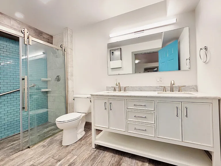 Main Bathroom with Dual Vanity