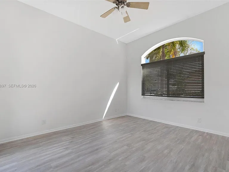 1666 Victoria Pointe Cir — Photo 54