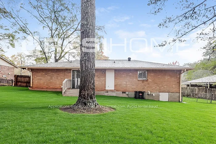 8154 Huntington Dr — Photo 3