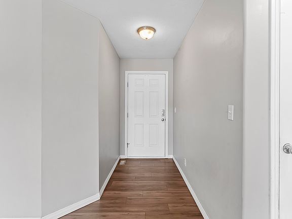 4th image of 4427 W Nicholas Street
