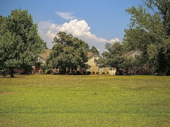 1116 E Upper River Rd, Decatur, AL 35603