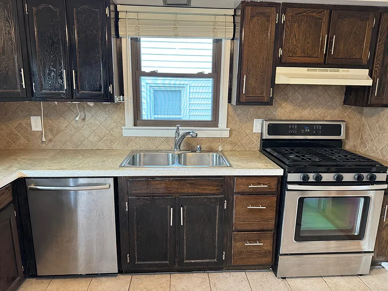 8334 Columbia Ave — Photo 4