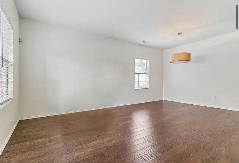 4 bed, 3240 sqft, $3,300 — Photo 3