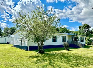 105 N Walnut St NE, Clay City, IL 62824