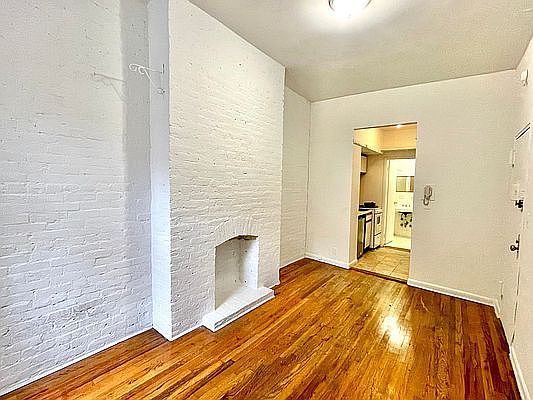 3rd image of 237 E 79th St APT 1C