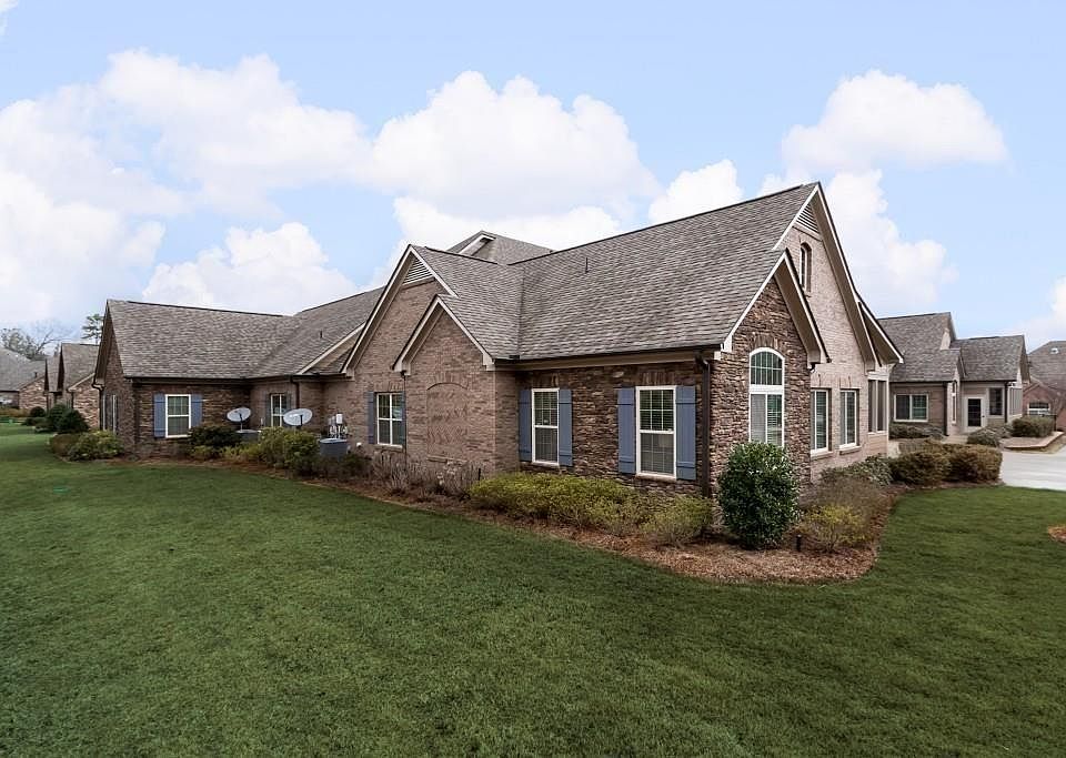 1st image of 320 Brookhaven Walk