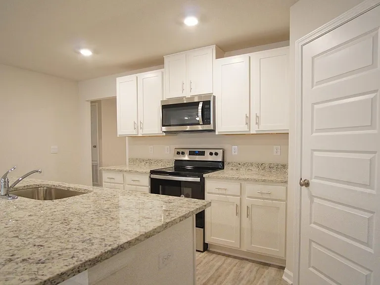 5120 Gaineswood Dr — Photo 7