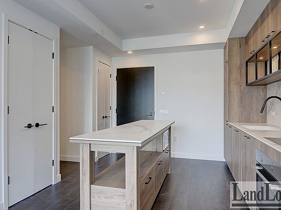 5th image of 505 Richmond St W #918