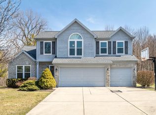 3737 Hidden Cove Cir, Lewis Center, OH 43035