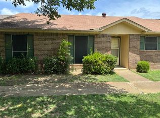 22 E Townhouse Ln #31, Grand Prairie, TX 75052