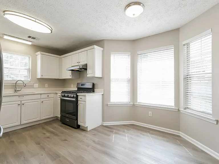2060 Stoneoak Dr — Photo 8