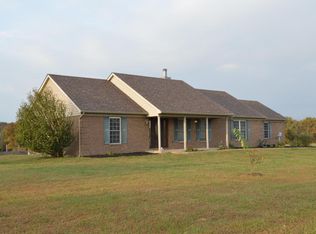 737 Meadowland Trl, Shepherdsville, KY 40165