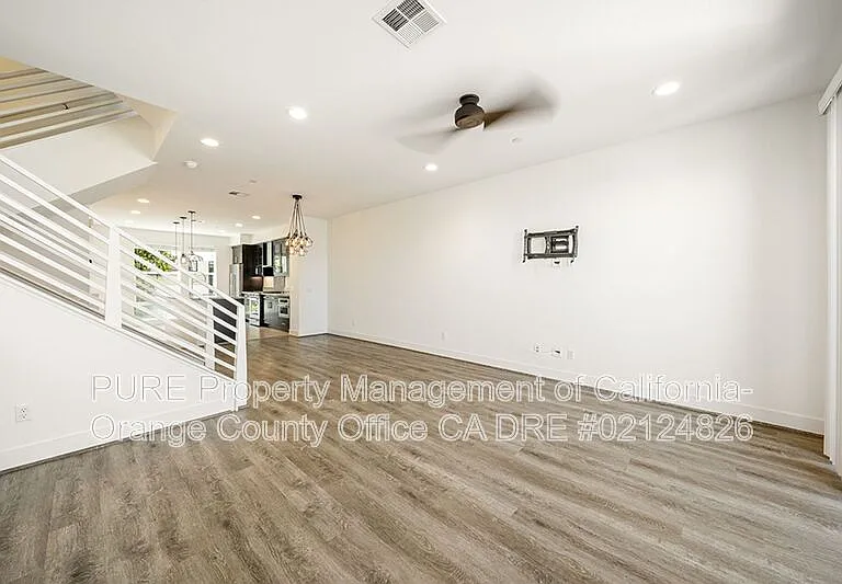 661 W 17th St — Photo 32