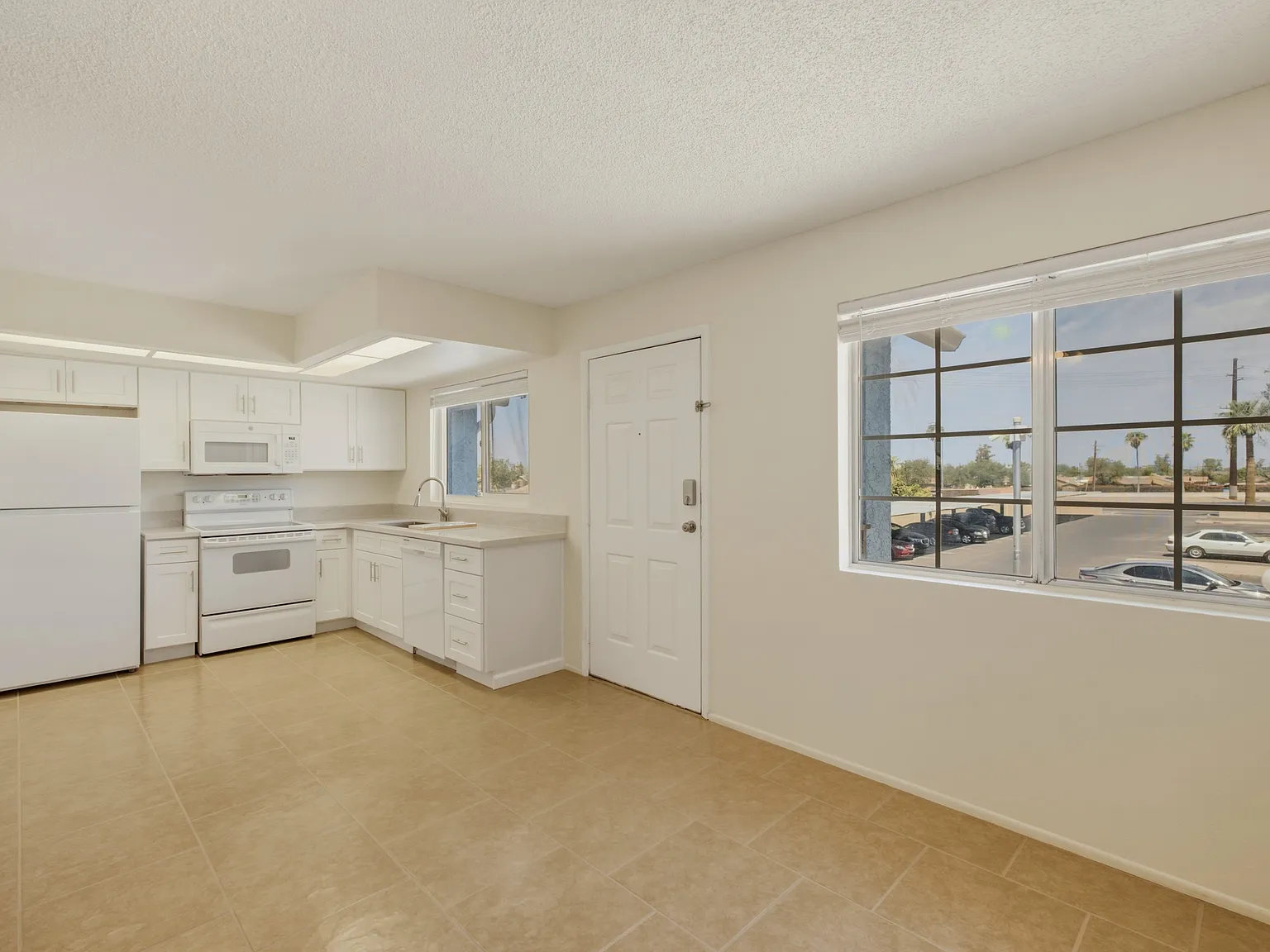 2 bed, 705 sqft, $1,395 — Photo 2