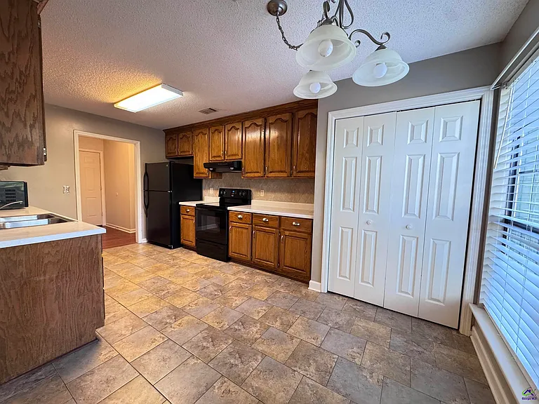 125 Lenox Dr — Photo 5