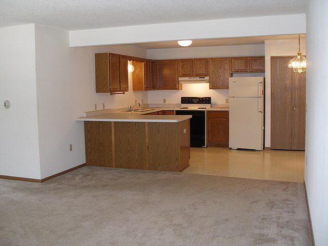 301-315 O'Neil Street Lake Mills living kitchen image 6_02132017