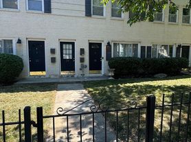 26 17th St SE, Washington, DC