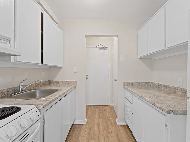 260 Randolph Pl — Photo 13