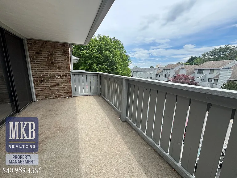2527 Gatehouse Ln — Photo 14