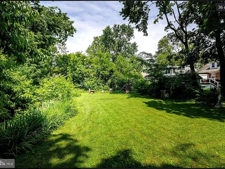 212 Mannion Ave — Photo 7