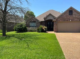 402 Half Moon Ln, Bossier City, LA 71111