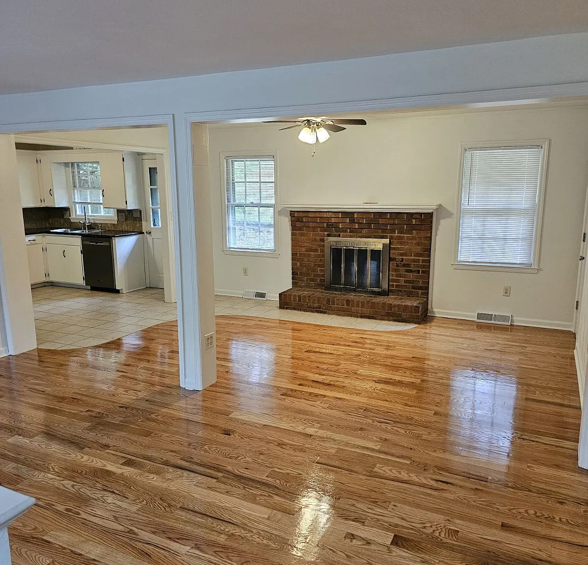 3 bed, 1428 sqft, $2,350 — Photo 3