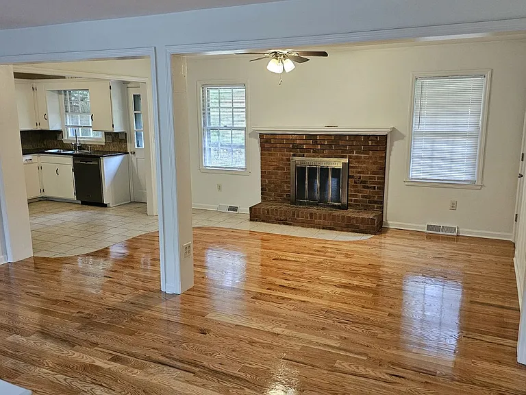 5553 Cynthia Dr — Photo 3