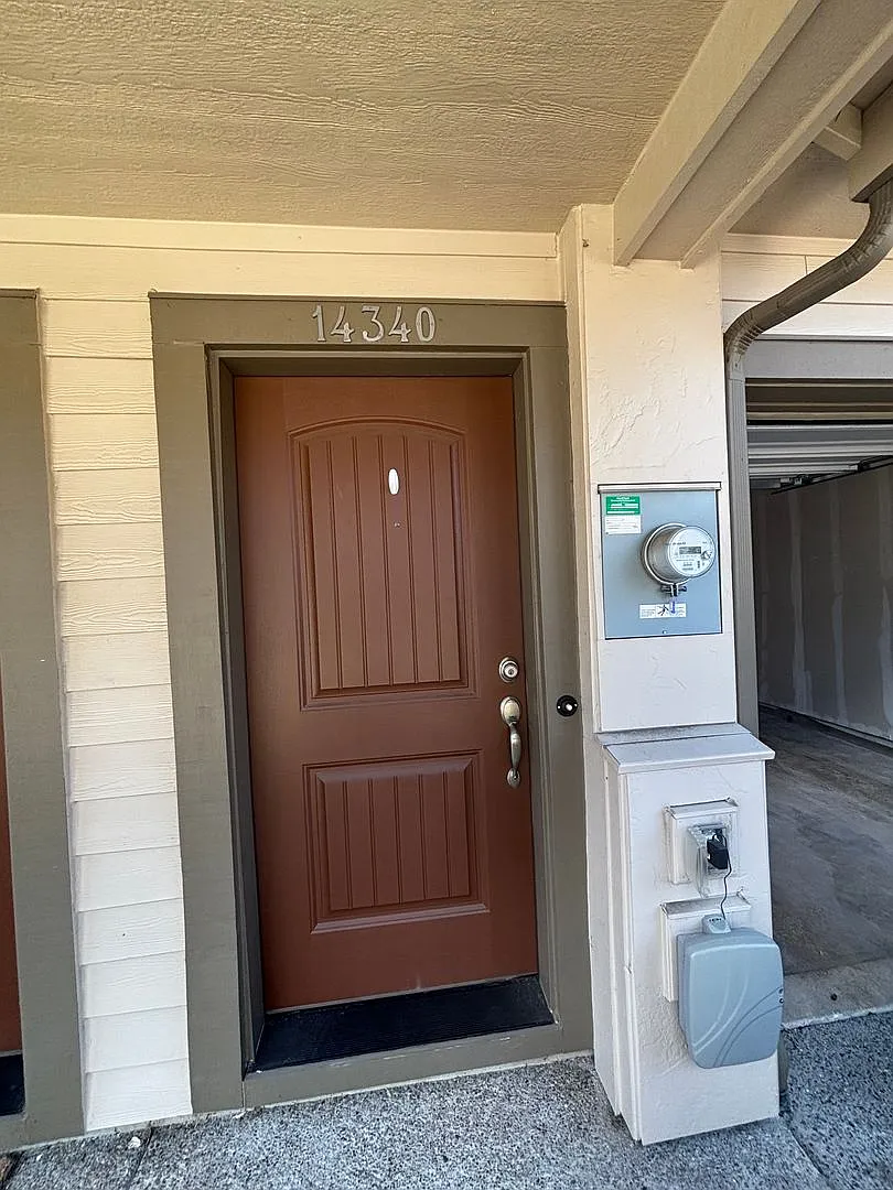 Now offering $400.00 off first month's rent move in special! — Photo 3