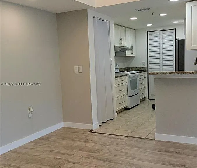 4171 N Haverhill Rd #1012 — Photo 4