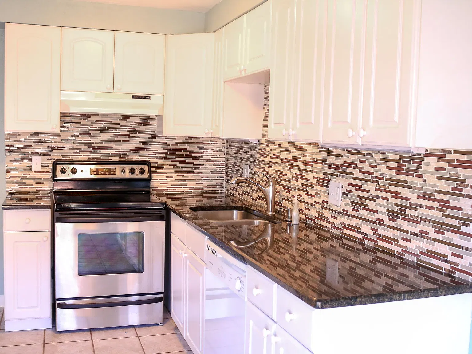 2 bed, 850 sqft, $1,600 — Photo 2
