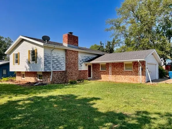 102 S Wilshire Blvd, Coffeyville, KS 67337