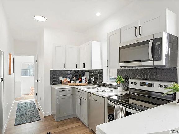 3rd image of 22 E Exposition Avenue